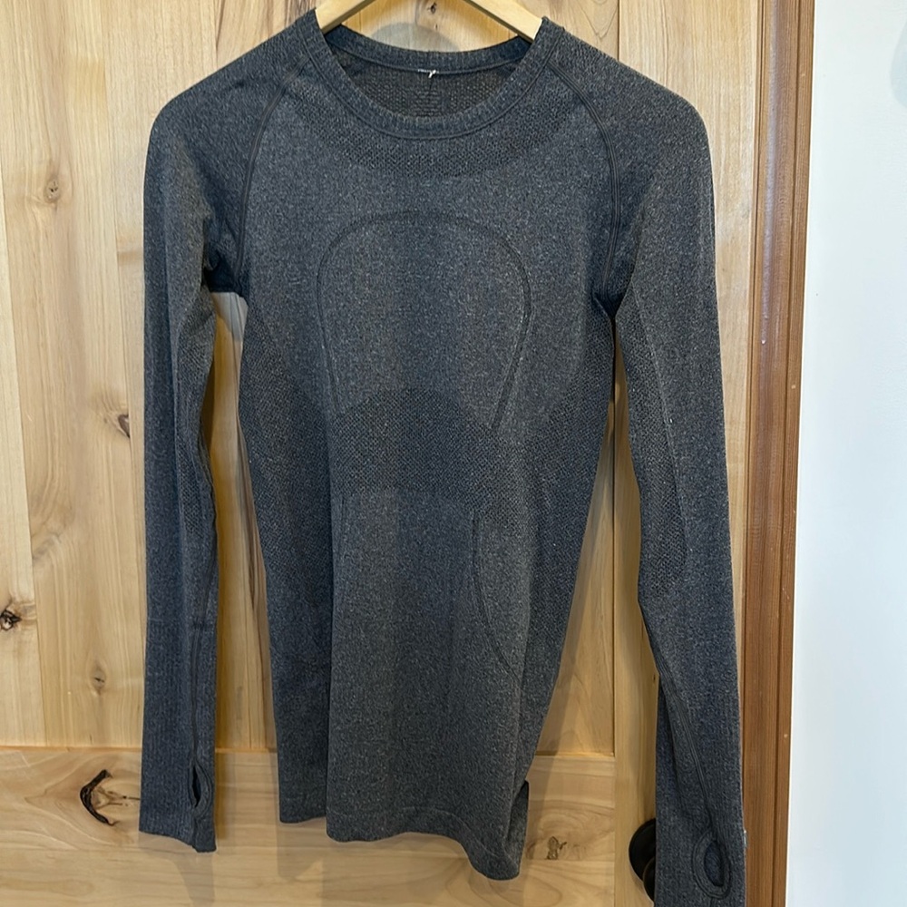 Swiftly Tech Grey - Size 4 Gently worn no snags